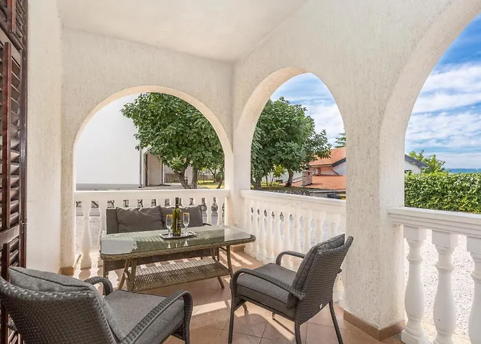 2 Bedroom Awesome In Apartament *