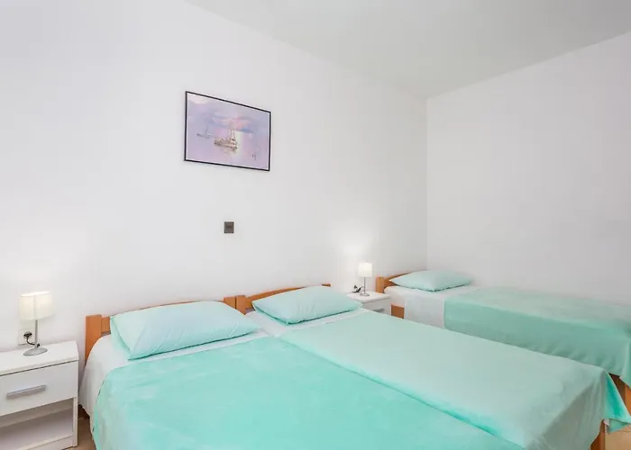 Apartament 2 Bedroom Awesome In Omišalj