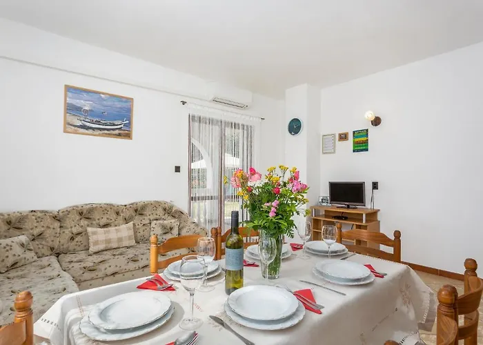 Apartament 2 Bedroom Awesome In