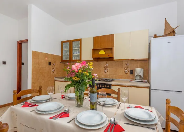2 Bedroom Awesome In Omišalj
