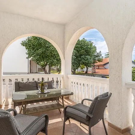 2 Bedroom Awesome In Apartament *