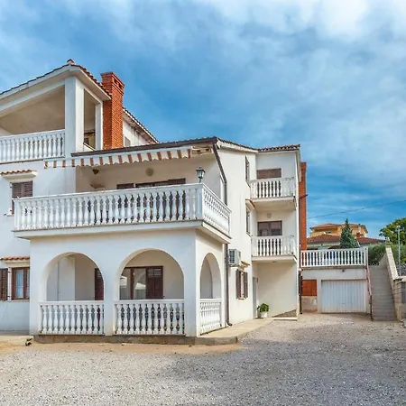 2 Bedroom Awesome In Apartament