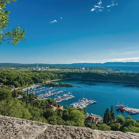 2 Bedroom Awesome In Apartament