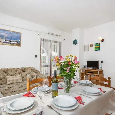 Apartament 2 Bedroom Awesome In