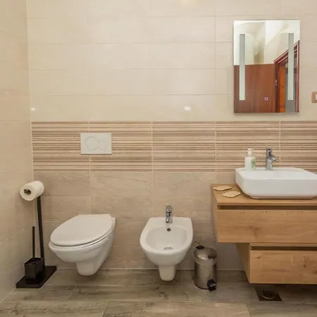 Apartment 2 Bedroom Beautiful In Omisalj
