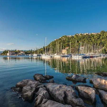 Apartament 2 Bedroom Awesome In *