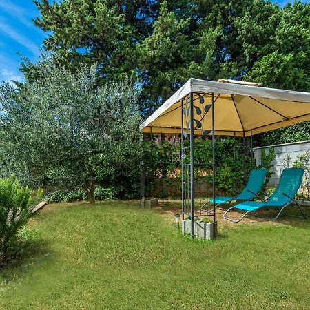 Apartment 2 Bedroom Beautiful In