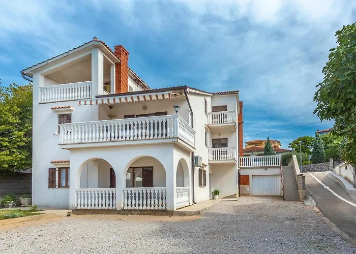 2 Bedroom Awesome In Apartamento