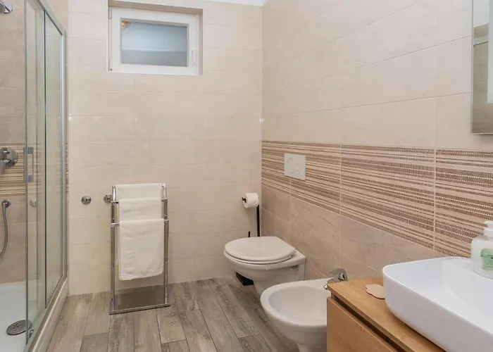 Apartamento 2 Bedroom Awesome In *