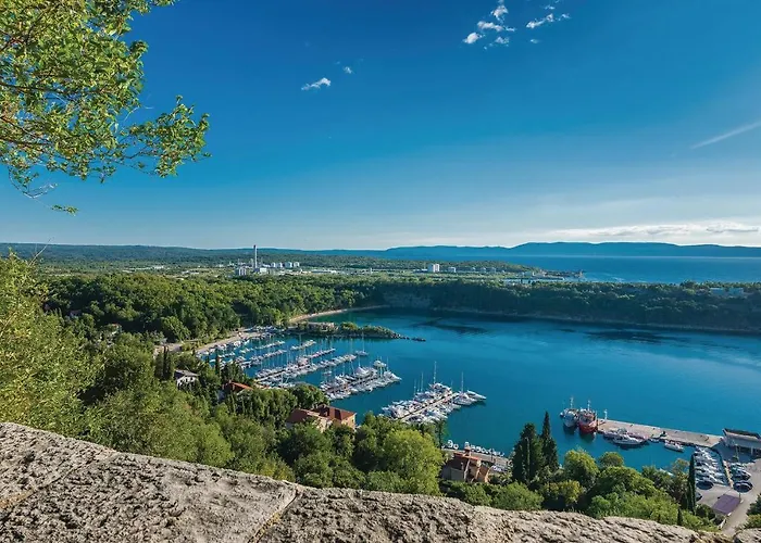 2 Bedroom Awesome In Apartamento