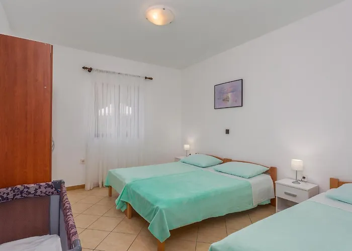 2 Bedroom Awesome In Apartamento