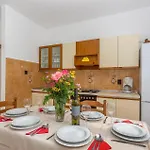 2 Bedroom Awesome In אומיסאליי